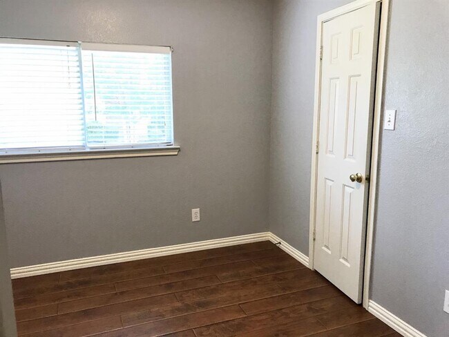 Building Photo - 6406 Birkdale Ln