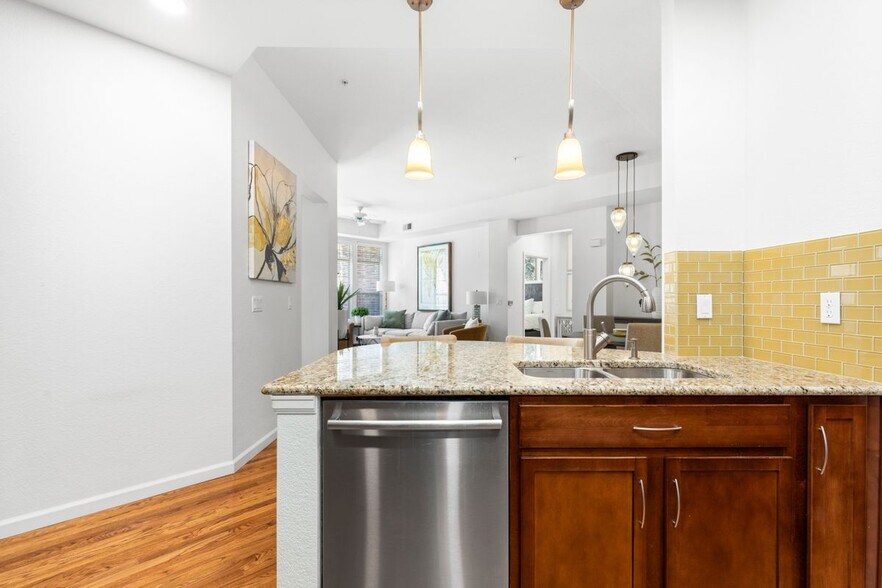 Building Photo - 7865 Vallagio Ln