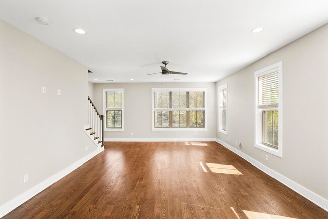 Building Photo - 942 Riverside Dr