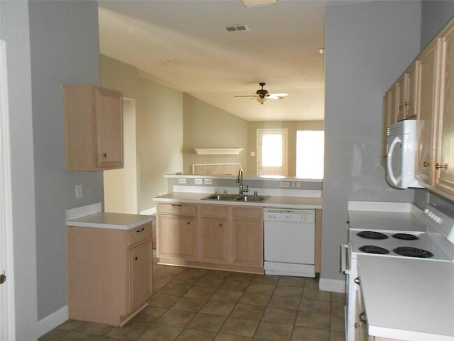 Building Photo - 829 Beaver Creek Dr