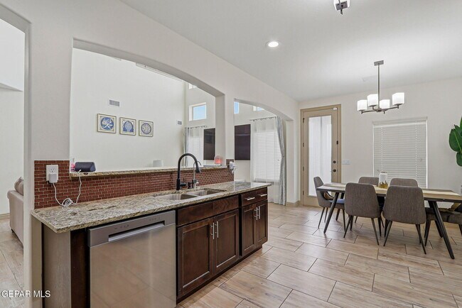 Building Photo - 12081 Silver Crown