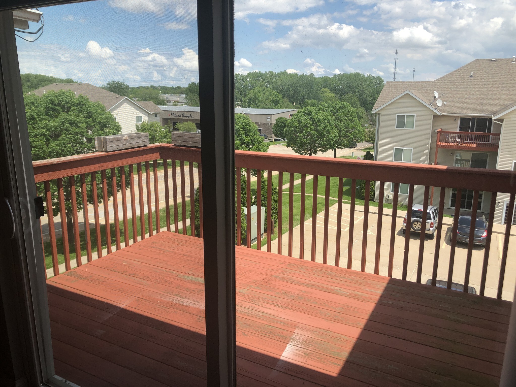 Building Photo - 641 E 46th St