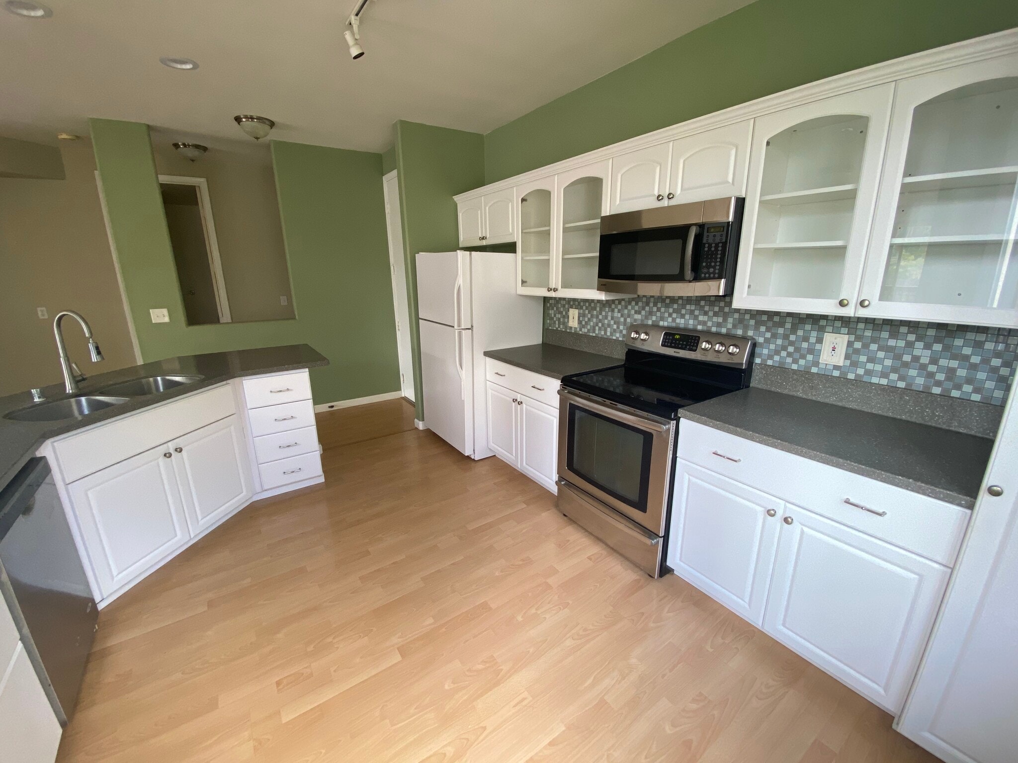 Large Kitchen - 95-976 Wikao St