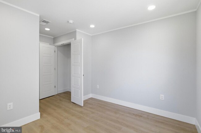 Building Photo - 1511 W Flora St