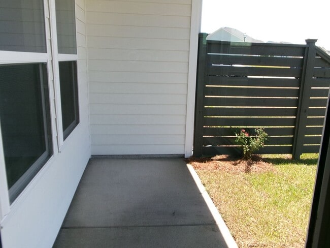 Building Photo - 3 bedroom, 3 bath townhome in Blue Heron Retreat