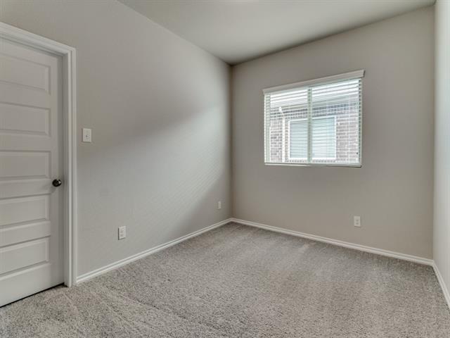 Building Photo - 920 Ravenwood Ln