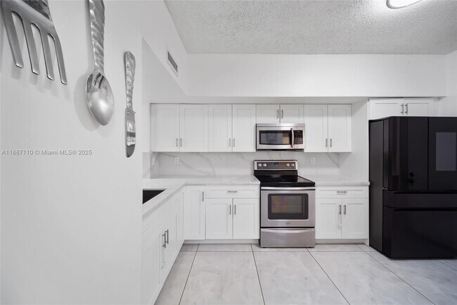 Building Photo - 9883 SW 118th Pl