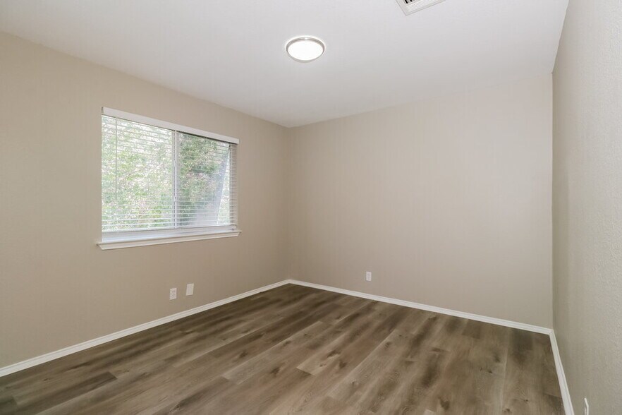 Building Photo - 504 Country Estates Dr