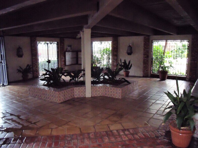 Building courtyard - 11550 Nebraska Ave
