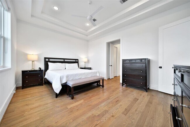 Building Photo - 806 Detering St