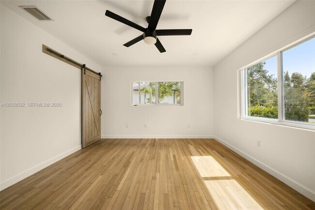 Building Photo - 7840 SW 71st Ave