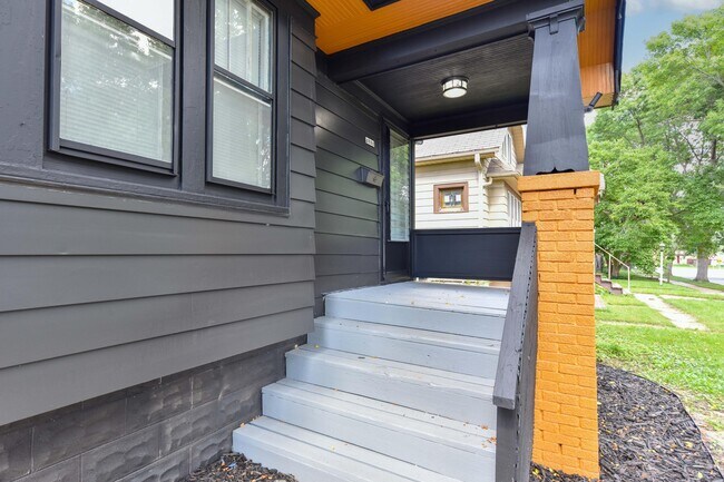 Building Photo - 4831 N 70th St