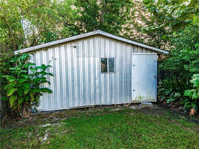 Building Photo - 805 Ave A