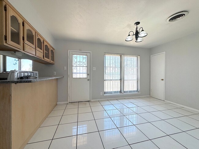 Building Photo - Northeast El Paso 3 Bed Refrig A/C!