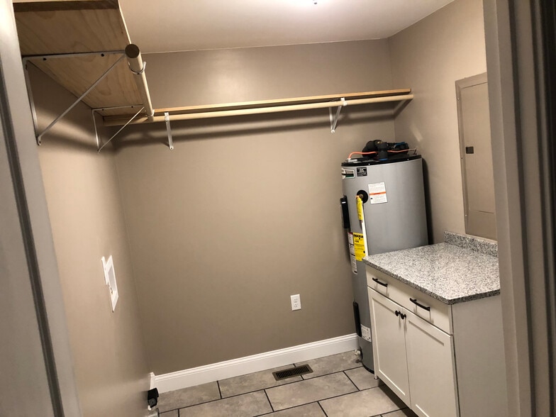 Building Photo - 292 Preston Road APT 3