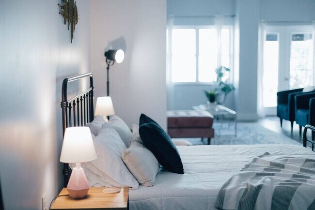 Building Photo - 202 E Main St