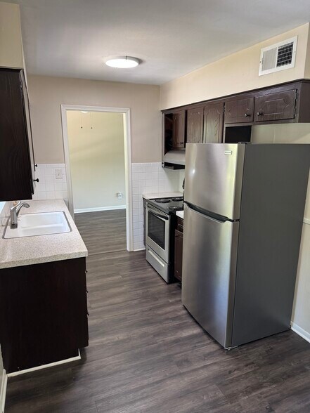 Building Photo - 1204 N 64th St