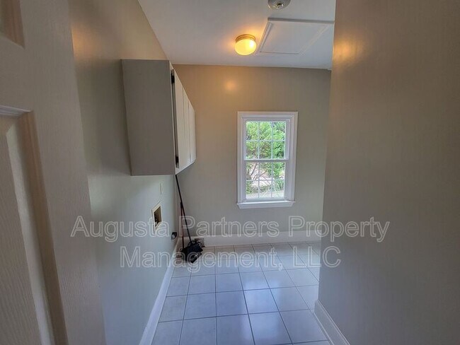 Building Photo - 650 Woodstone Way