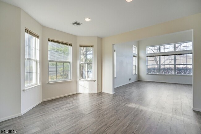 Building Photo - 16 Lagoon Way