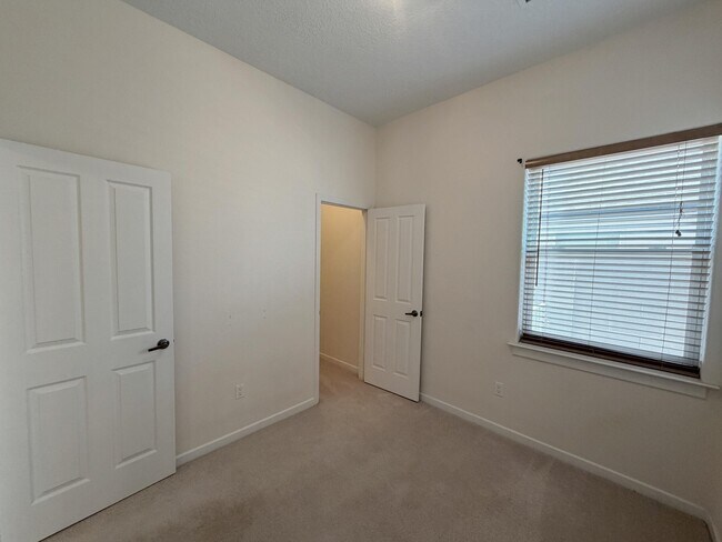 Building Photo - 6216 Calle Vizcaya NW