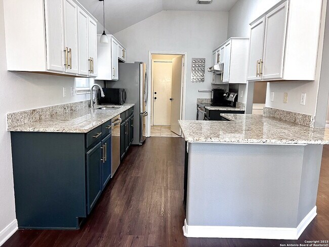 Building Photo - Charming 3-Bed Home Near Medical Center w/ Private Greenbelt Backyard!