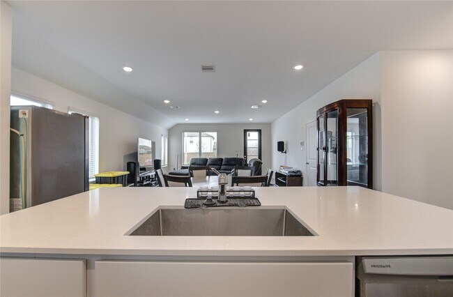 Building Photo - 2904 Cordova Hl Dr