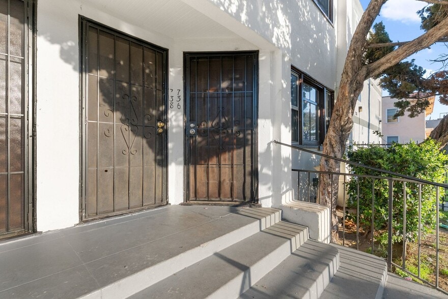 Building Photo - 736 Olive Ave