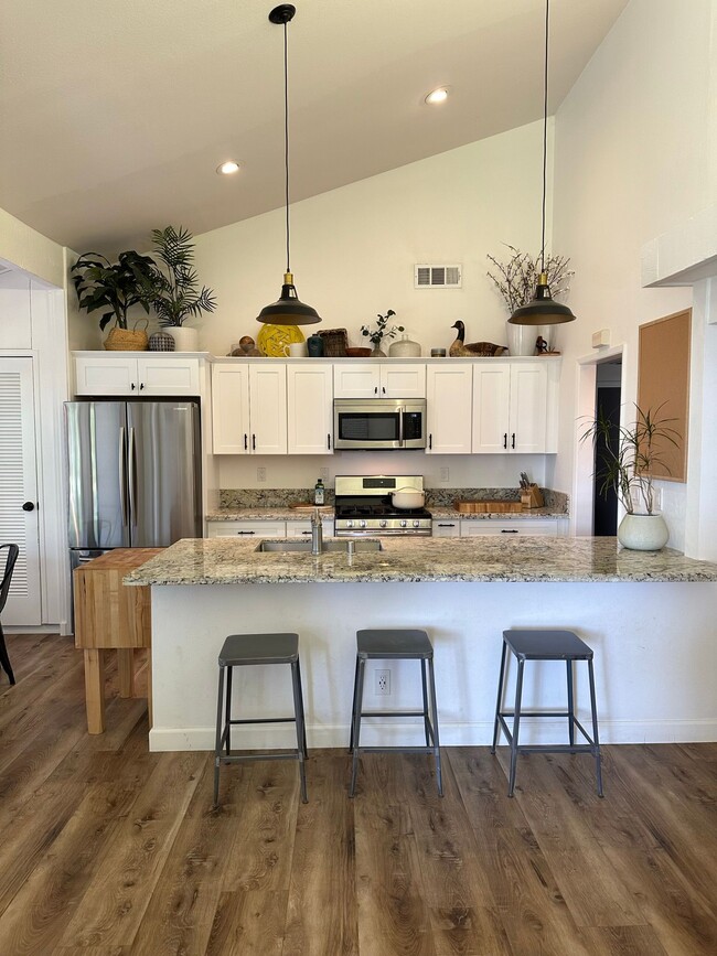 Building Photo - 303 Esplanade