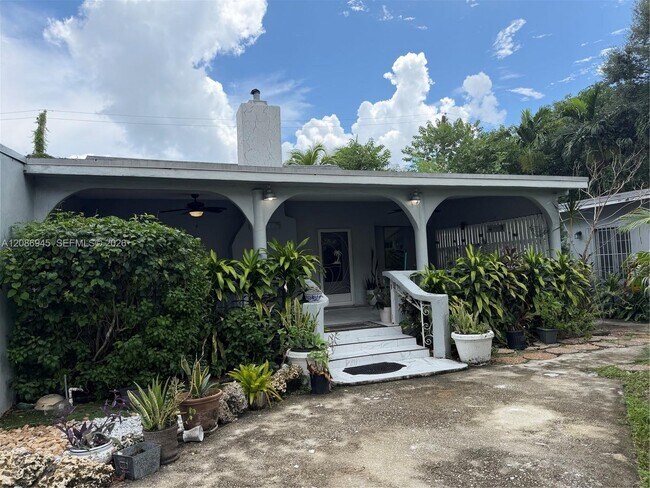 Building Photo - 7017 NW 5th Ct