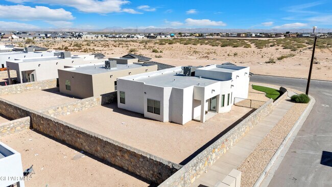 Building Photo - 805 P.º Tranquilo Pl