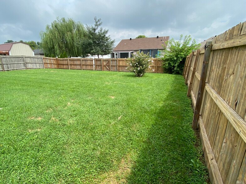 Building Photo - 4821 Wembley Way