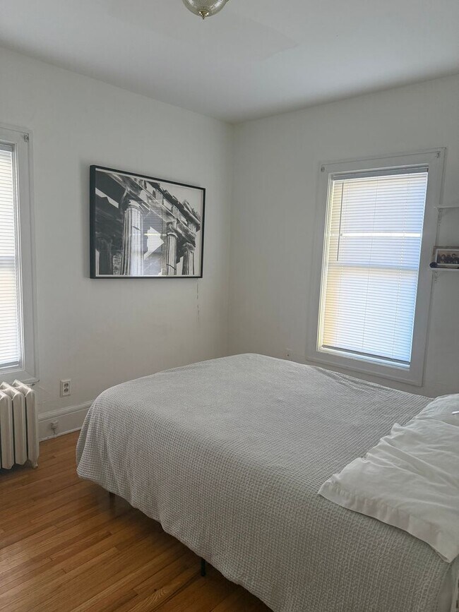 Building Photo - 1067 St Clair Ave