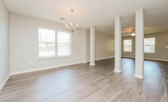 Building Photo - 518 Oak Pl