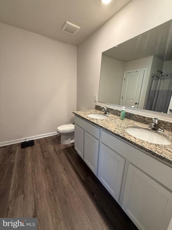 Building Photo - 367 Centergate Dr