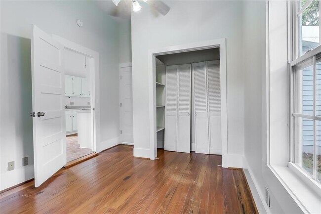 Building Photo - 609 W 35th St