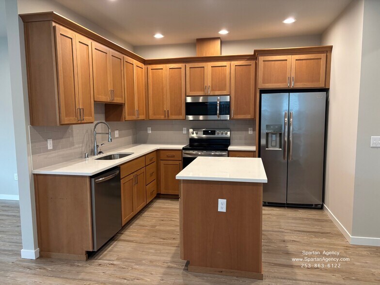 Building Photo - 507 15th St SE