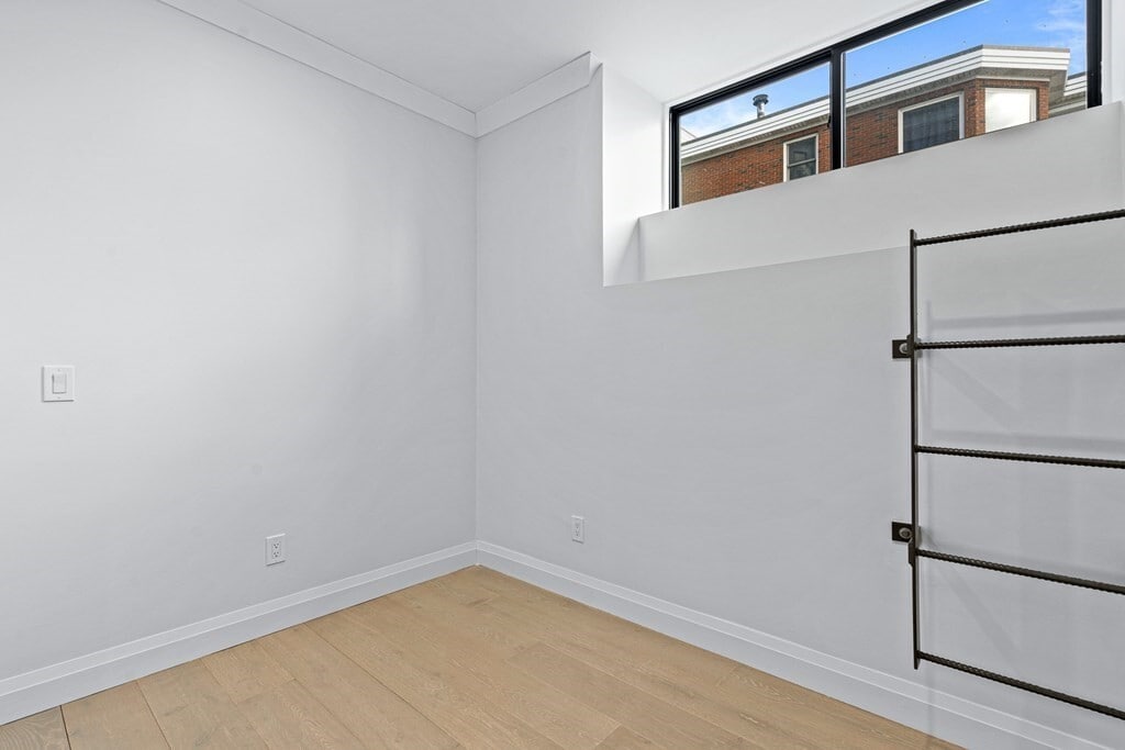 Building Photo - 1428 Columbia Rd