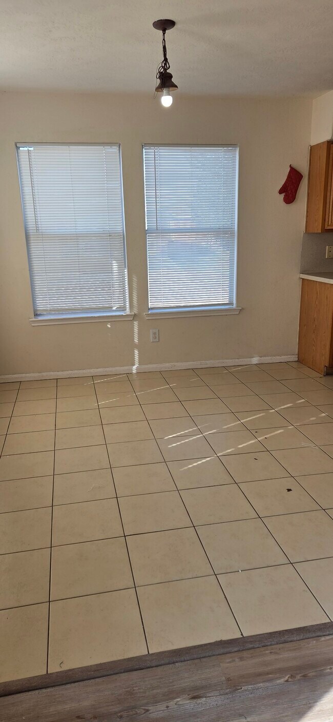 Building Photo - 14127 Magnus Ln