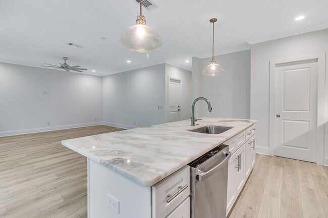 Building Photo - 105 Sugar Sands Dr