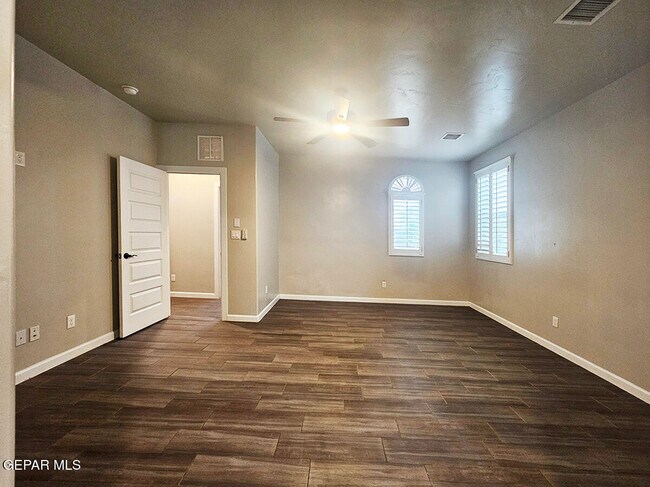 Building Photo - 13185 Tiverton Rd