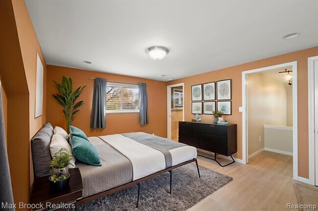 Building Photo - 3602 Elmhurst Ave