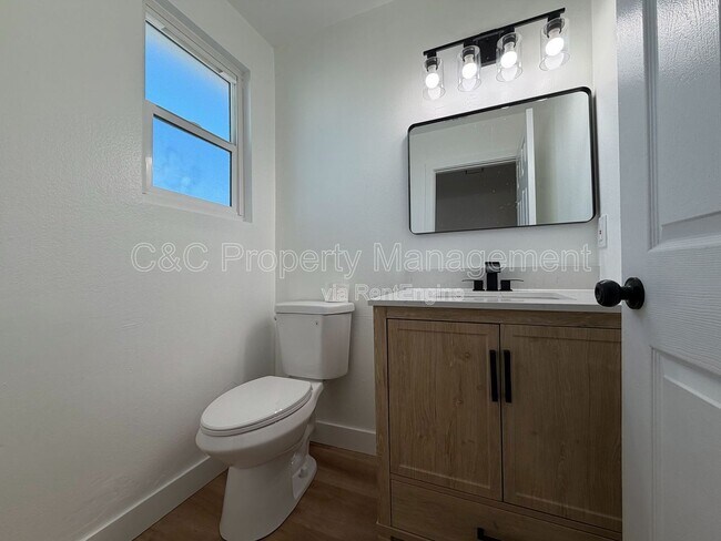 Building Photo - 16280 Lorene Dr