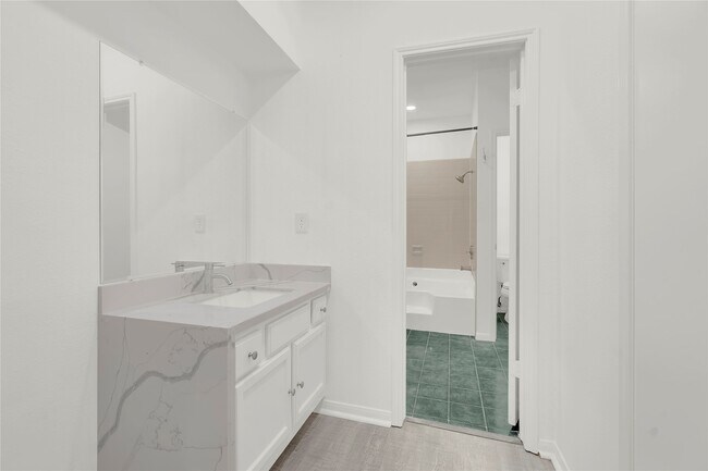 Building Photo - 4001 Tanglewilde St