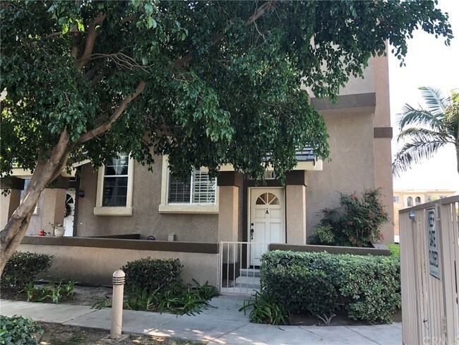 Front entry and patio - 315 S Van Buren St