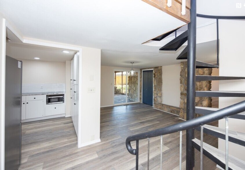 Dining - 109 N 10th St