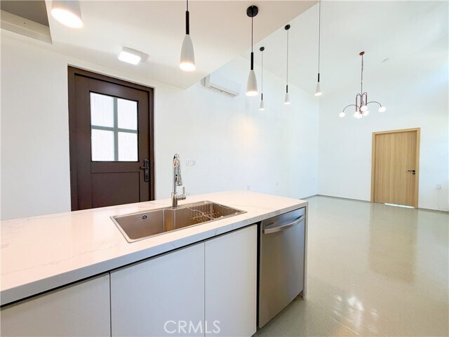 Building Photo - 1 Quiet Hills Cir
