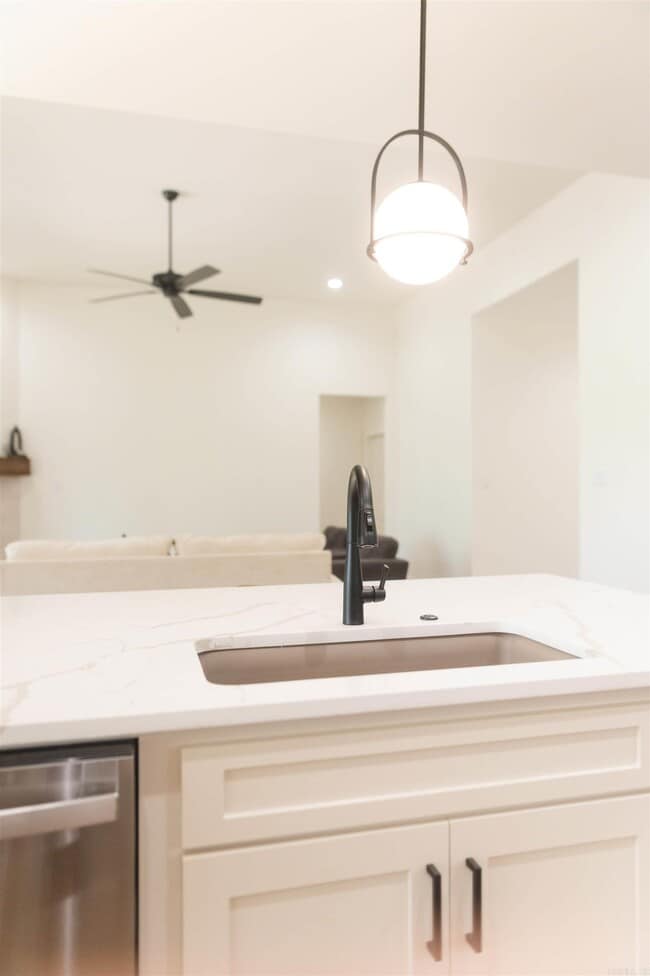 Building Photo - 141 Ridgeview Trl