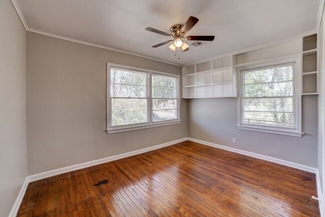 Building Photo - Recently Updated 3 Bed 1 Bath Rental Home