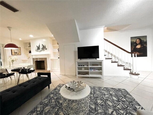 Building Photo - 619 Kensington Pl