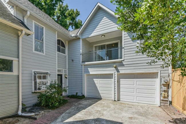 Building Photo - 3409 Northwood St